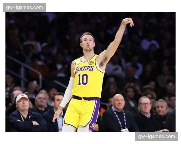 肯纳德三分命中率72.7% 湖人射手成系列赛最大惊喜因素